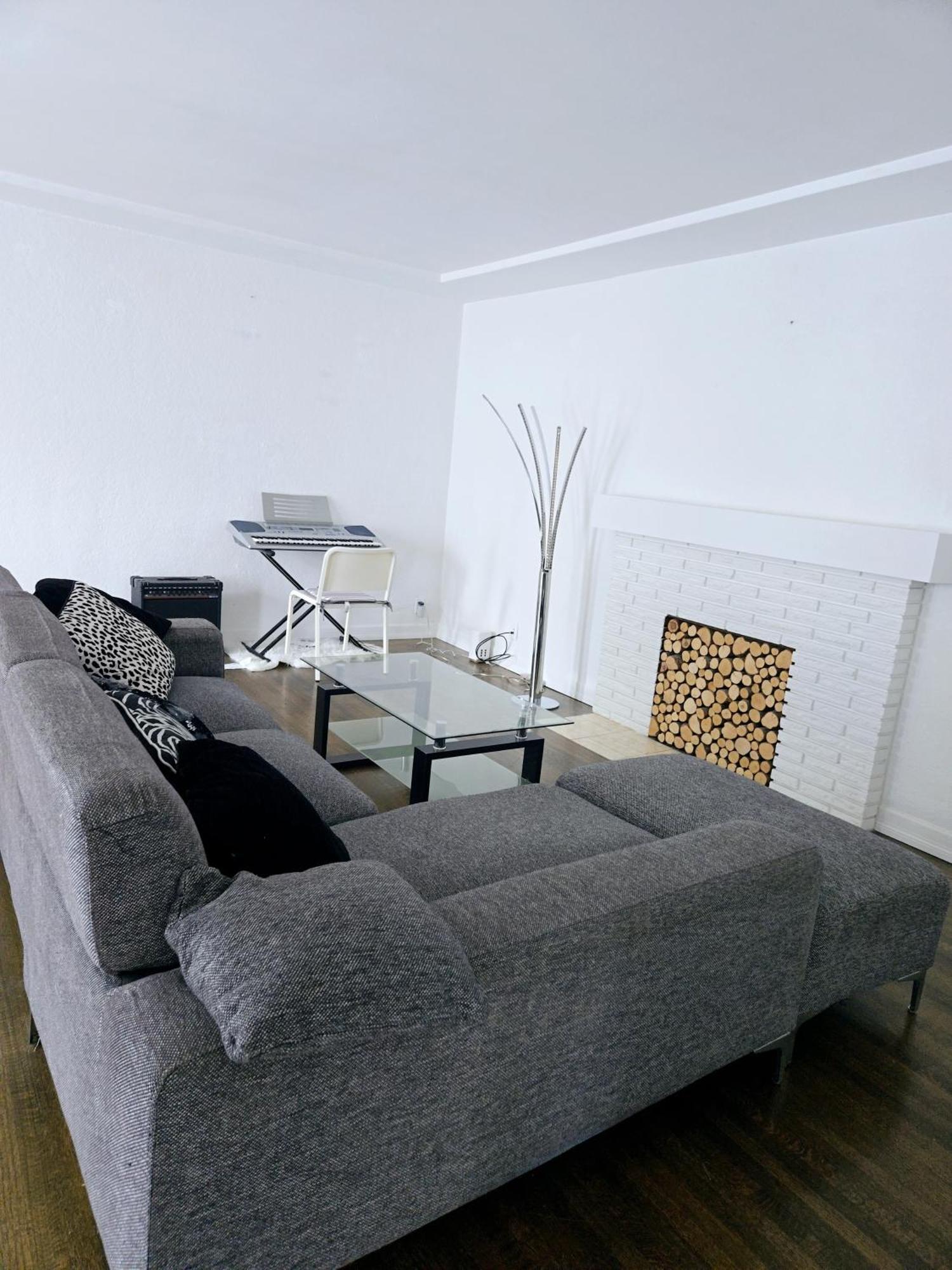 Charming Room With Attached Private Bath In The Heart Of Vancouver! Private Parking, Self Check-In & Just 4 Mins To Metrotown! ภายนอก รูปภาพ